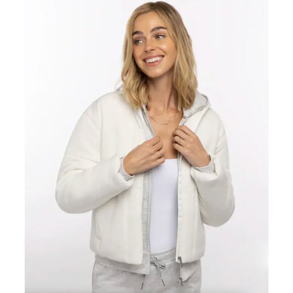 TRAVIS MATHEW Mont Blanc Puffer Jacket Cloud Dancer White Sz XS NWT - Picture 4 of 6